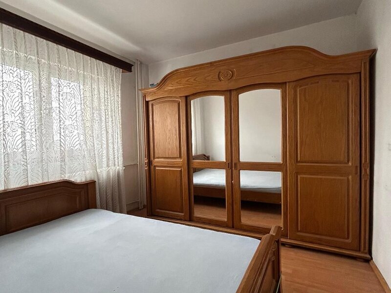 Pantelimon, Armenesc vis a vis de Bis Capra, 2 bai